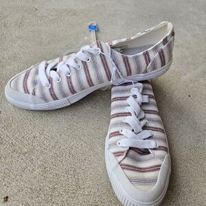 Universal Thread Striped Sneakers - Cream and Red